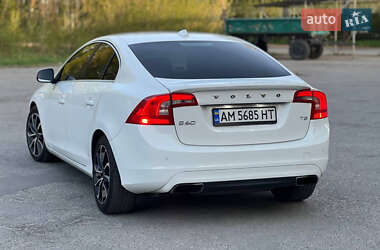 Седан Volvo S60 2015 в 