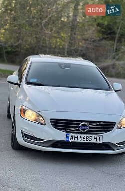 Седан Volvo S60 2015 в 
