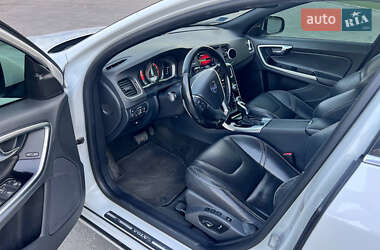 Седан Volvo S60 2015 в 