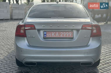 Седан Volvo S60 2015 в 