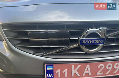 Седан Volvo S60 2015 в 
