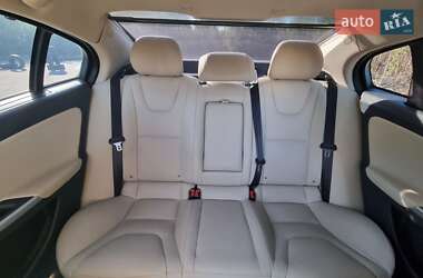 Седан Volvo S60 2016 в 