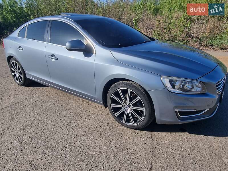 Седан Volvo S60 2016 в 