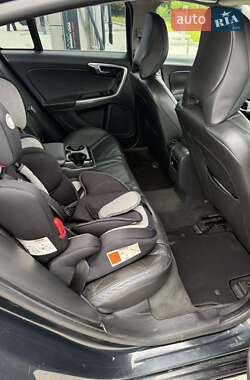 Седан Volvo S60 2012 в 