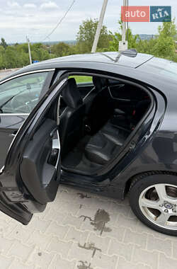 Седан Volvo S60 2012 в 