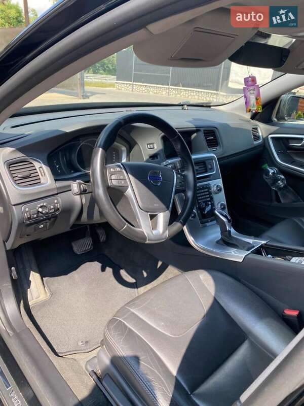 Седан Volvo S60 2016 в Хмельницком