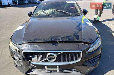 Седан Volvo S60 2019 в 