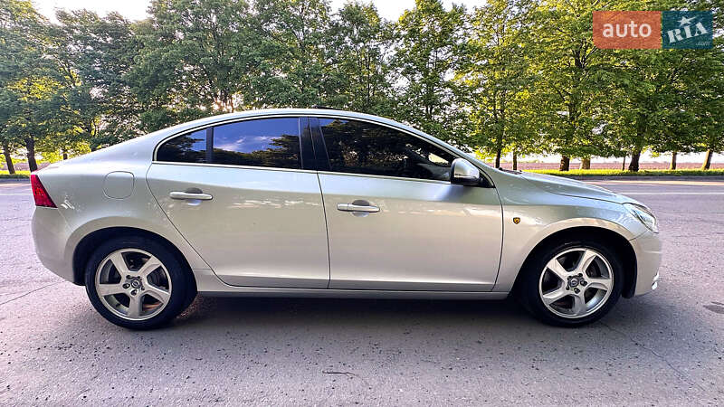 Седан Volvo S60 2012 в Ромнах фото 9 Седан Volvo S60 2012 в Ромнах