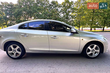 Седан Volvo S60 2012 в 