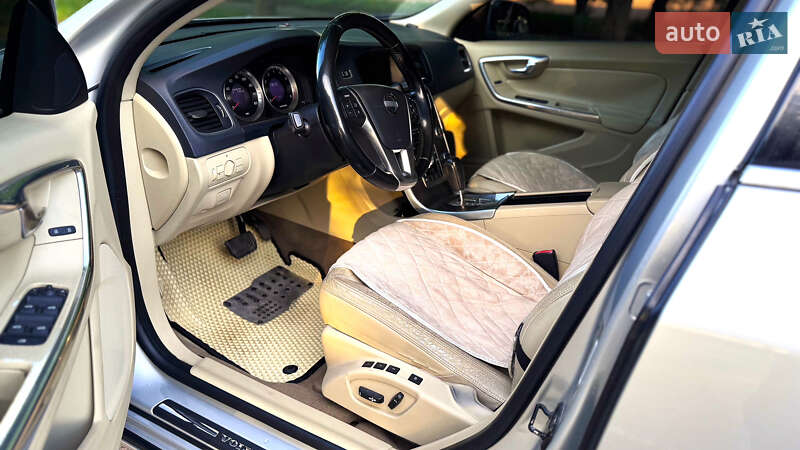 Седан Volvo S60 2012 в Ромнах фото 20 Седан Volvo S60 2012 в Ромнах