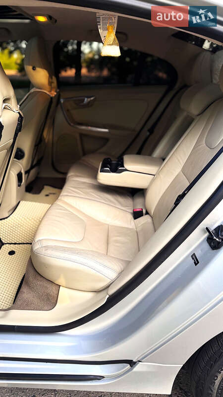 Седан Volvo S60 2012 в Ромнах фото 30 Седан Volvo S60 2012 в Ромнах