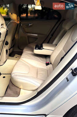 Седан Volvo S60 2012 в 