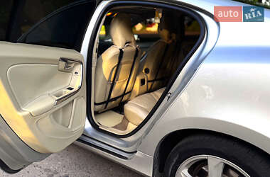 Седан Volvo S60 2012 в 