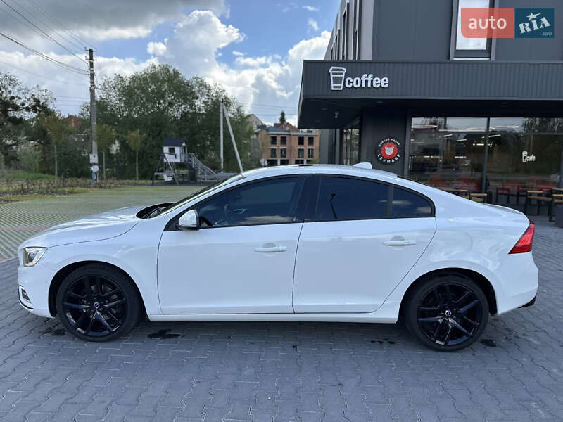 Седан Volvo S60 2017 в Львові