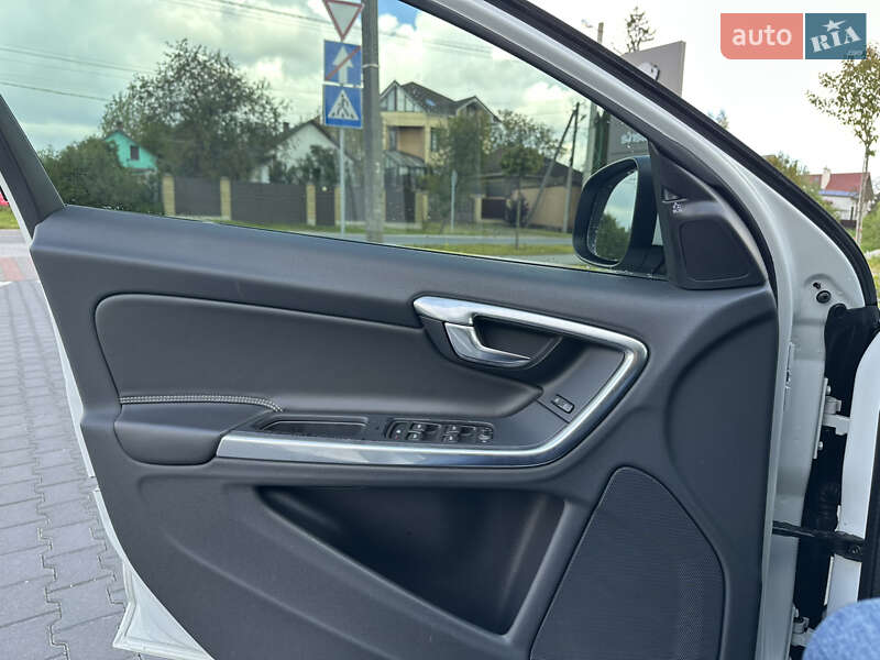 Седан Volvo S60 2017 в Львові