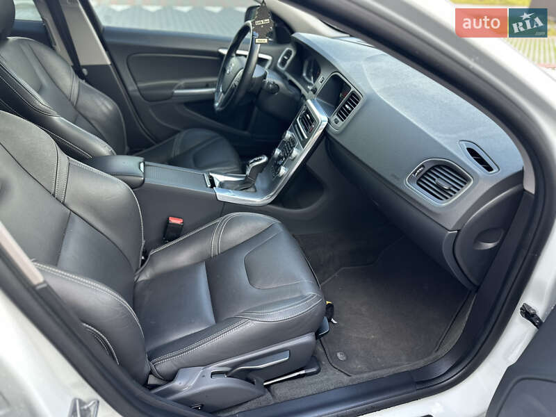 Седан Volvo S60 2017 в Львові