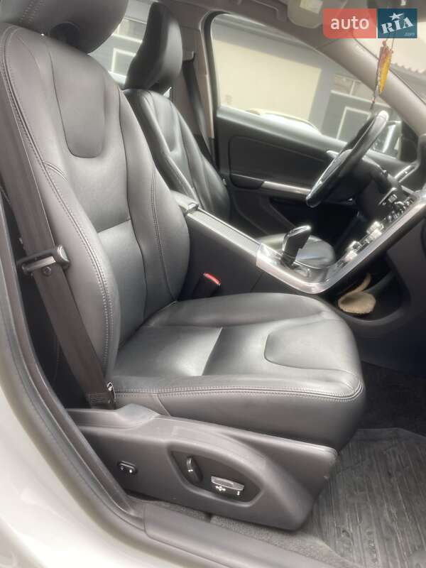 Седан Volvo S60 2014 в Львові фото 29 Седан Volvo S60 2014 в Львові