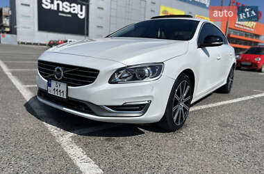Седан Volvo S60 2015 в 