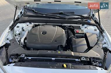 Седан Volvo S60 2019 в 