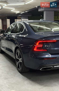 Седан Volvo S60 2020 в 
