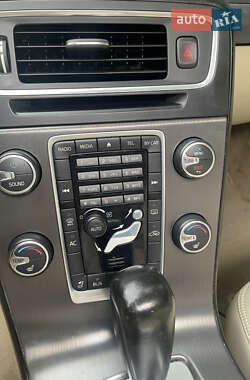 Седан Volvo S60 2010 в 