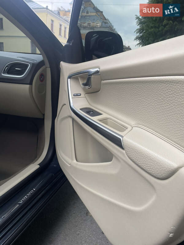 Седан Volvo S60 2010 в Житомире