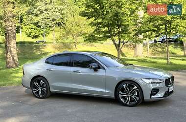 Седан Volvo S60 2024 в 