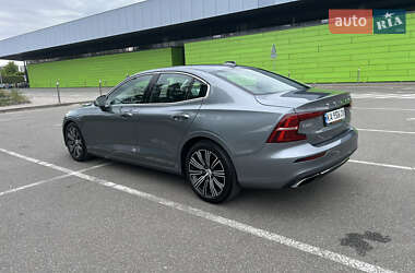 Седан Volvo S60 2019 в 
