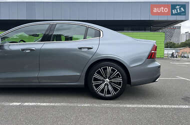 Седан Volvo S60 2019 в 