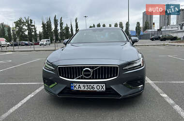 Седан Volvo S60 2019 в 