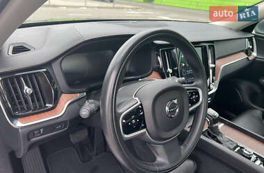 Седан Volvo S60 2019 в 