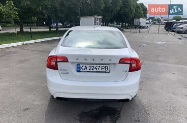 Седан Volvo S60 2015 в 