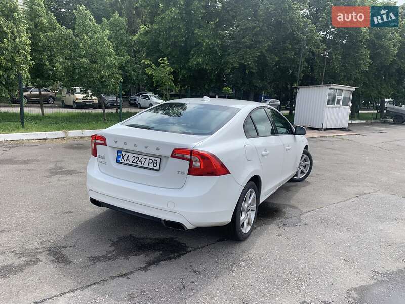 Седан Volvo S60 2015 в Киеве