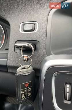 Седан Volvo S60 2012 в 