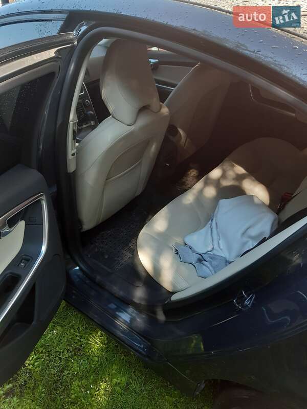 Седан Volvo S60 2012 в Львове