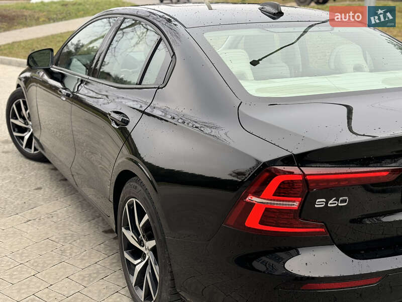 Седан Volvo S60 2019 в Новояворовске