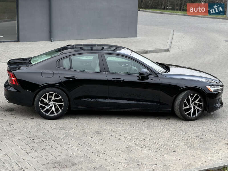 Седан Volvo S60 2019 в Новояворовске