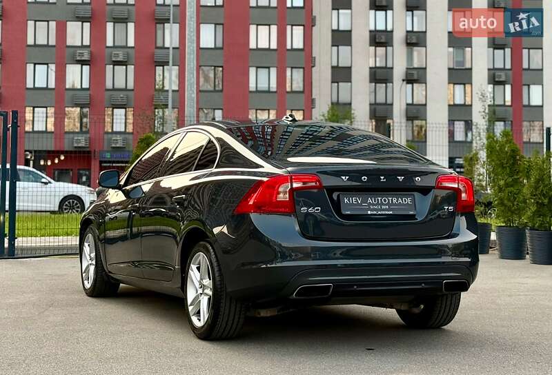 Седан Volvo S60 2014 в Киеве