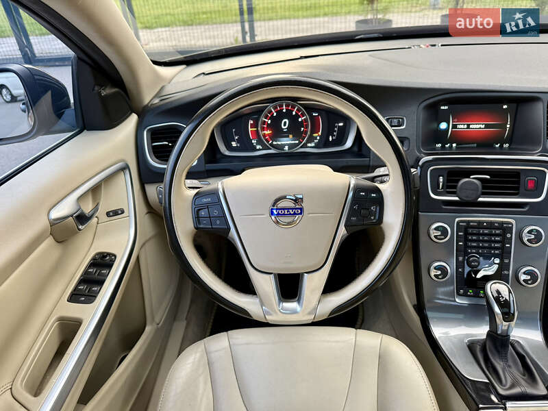 Седан Volvo S60 2014 в Киеве