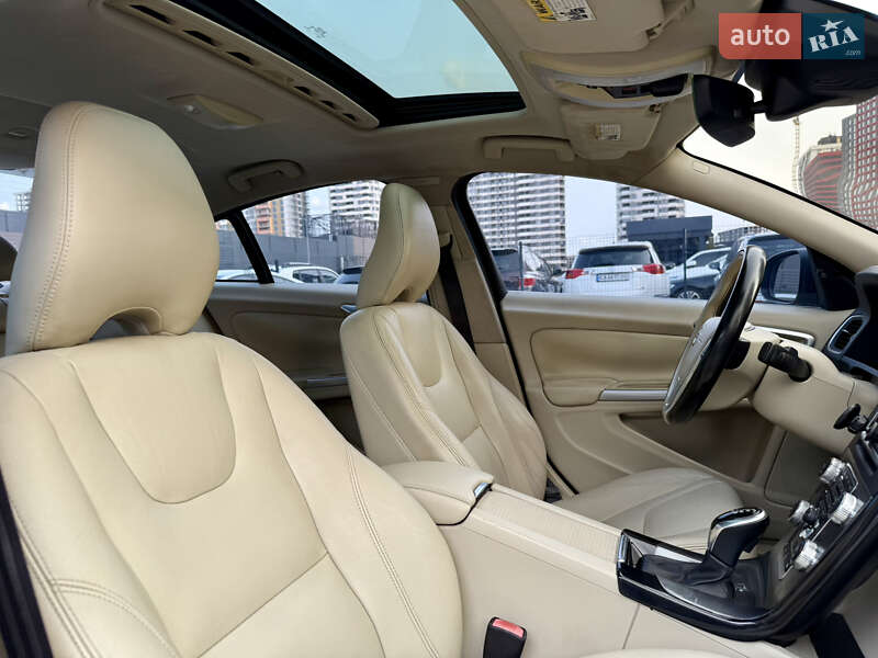 Седан Volvo S60 2014 в Киеве