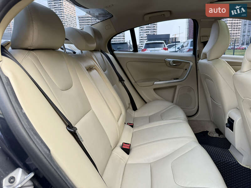 Седан Volvo S60 2014 в Киеве