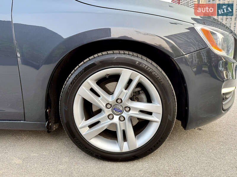 Седан Volvo S60 2014 в Киеве