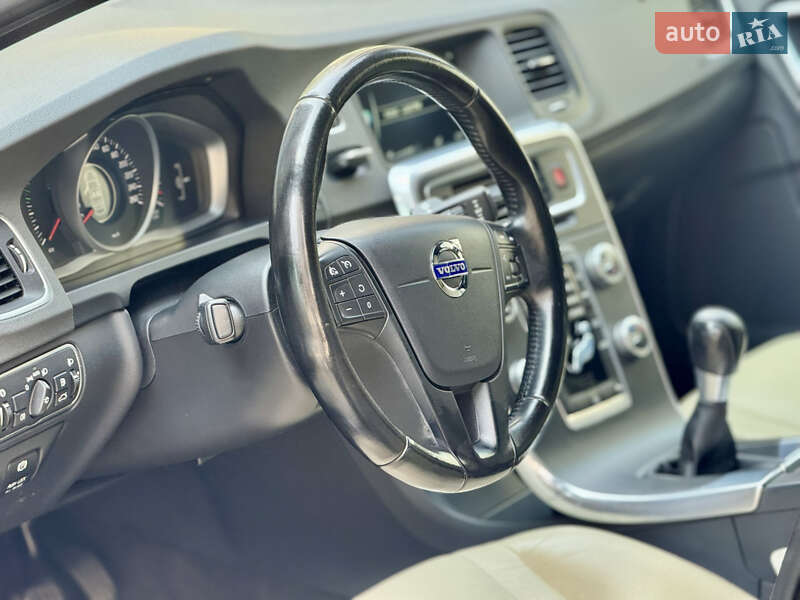 Седан Volvo S60 2014 в Ивано-Франковске