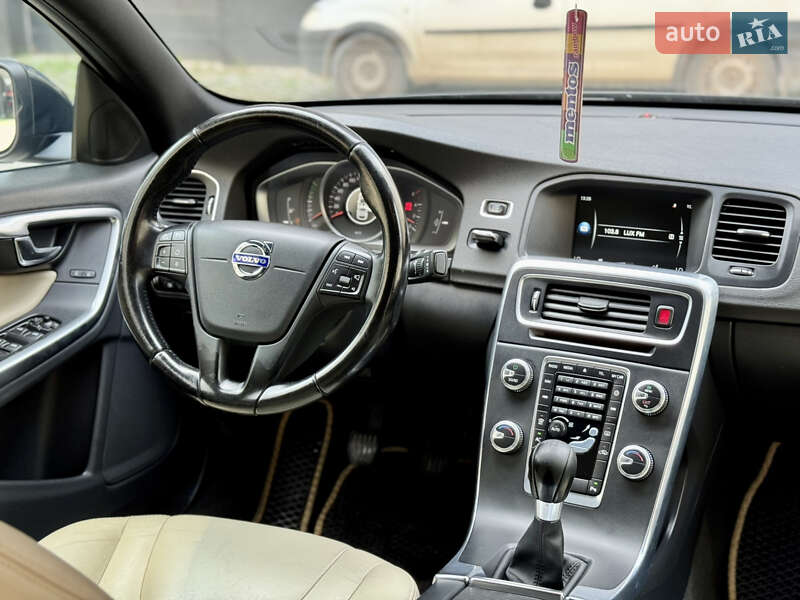 Седан Volvo S60 2014 в Ивано-Франковске