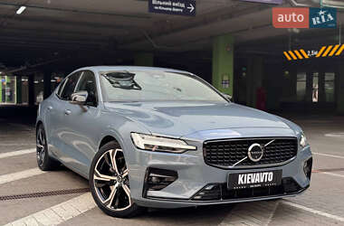 Седан Volvo S60 2023 в Киеве