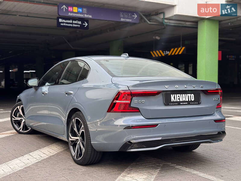 Седан Volvo S60 2023 в Киеве