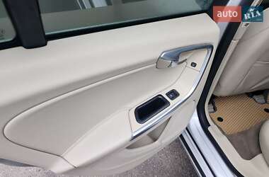 Седан Volvo S60 2015 в 