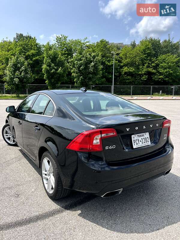 Седан Volvo S60 2014 в Львові