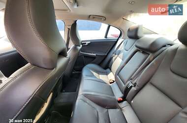 Седан Volvo S60 2015 в 