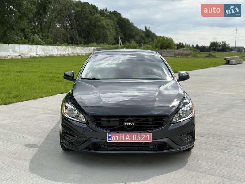 Седан Volvo S60 2015 в Львове